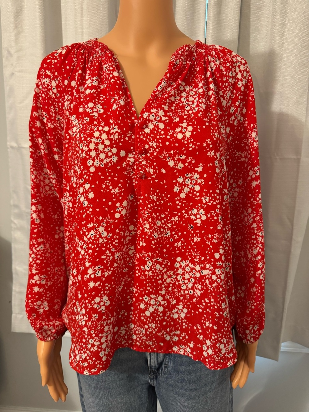 Pretty Eclair size M red white floral long sleeve blouse shirt new